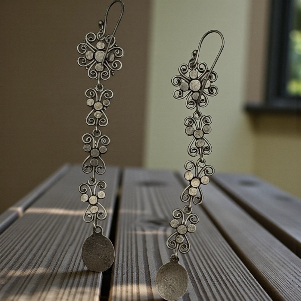 Gorgeous pair of Silver and Purple Floral Drop Earrings 45 grams - Picture 9 of 10